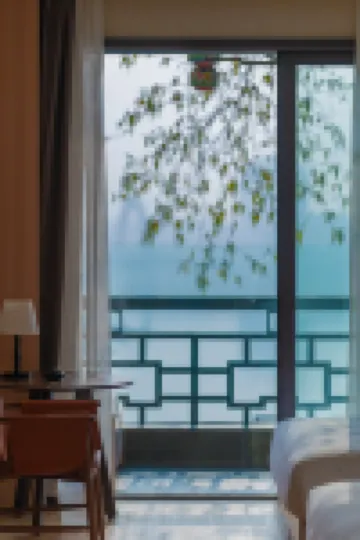 Thousands of miles to ride a bicycle to live in the other courtyard (Ya'an Covered Bridge Branch)