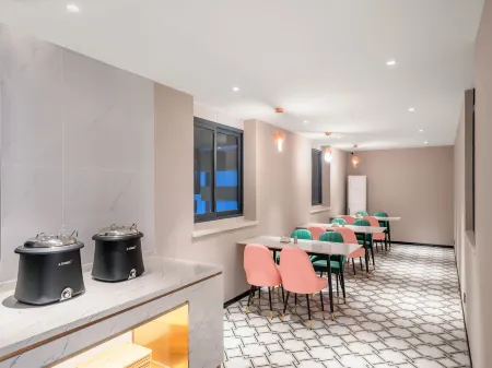 Magnotel Hotel (Macheng High-Speed Railway Station Trade City) Отели в г. Мачэн