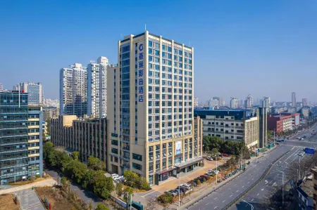 Yanchao Hotel (Nanchang Tengwangge Chaoyangzhou South Road Store) Отели рядом с достопримечательностью «Qiushui Square»