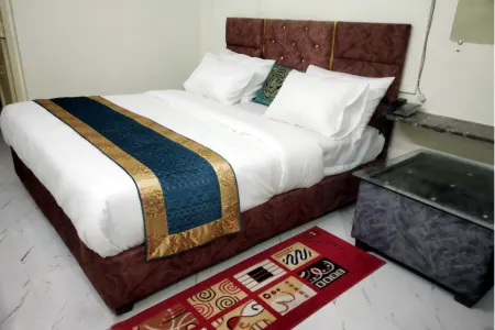 Creeper Hotel and Restaurant Отели в г. Рохтак