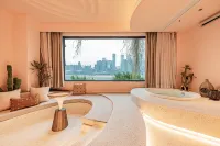 Monet Island River View Homestay (Jiefangbei Hongyadong Branch)