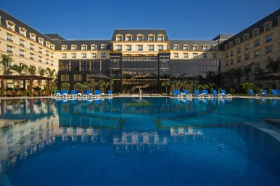 Renaissance Cairo Mirage City Hotel Отели рядом с достопримечательностью «Канадский международный колледж - CIC»
