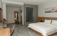 Huayi Hotel (Minquan Renmin Road)
