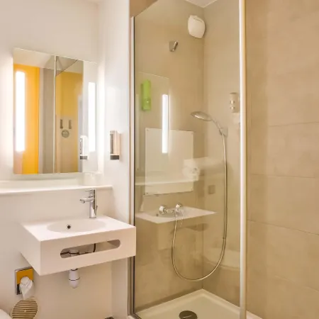 B&B HOTEL Paris 17 Batignolles