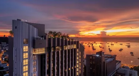 The BASE Central Pattaya by Tai Youzai