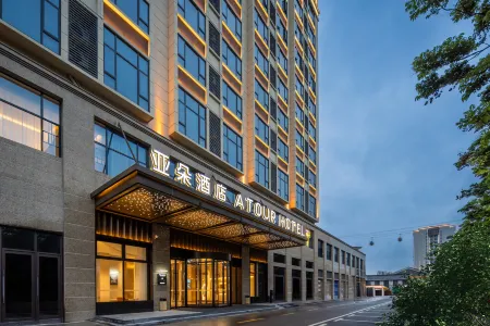 Zhangiiaiie Tianmen Mountain Ropeway Tianmenju Atour Hotel Отели рядом с достопримечательностью «Tianmen Cave»