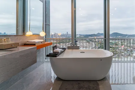 Rezen Longhh Yinman Hotel(Shunde OCT Happy Coast Plus) Отели рядом с достопримечательностью «Ronggui Fisherman's Wharf, Shunde»