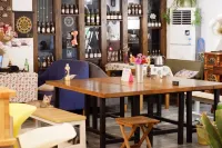 Yuanzu International Youth Hostel - bar