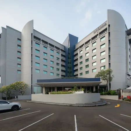 Cityloog Hotel Tebet Jakarta Отели рядом с достопримечательностью «Торговый центр Epicentrum Walk»