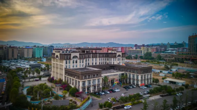 Jiulong Hot Spring Holiday Hotel Hotel di 