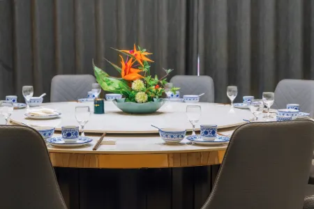 Elong Wanguo Hotel (Huangshan Scenic Area South Gate Transfer Center) Отели рядом с достопримечательностью «Stone of a Jumping Squirrel»