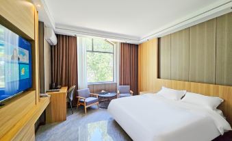 Youning Ruichi Hotel