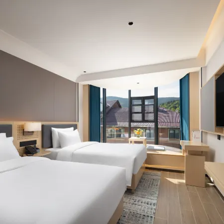 Lushan Tianhai Baitang Hotel(Guling Street Cableway Station Store)