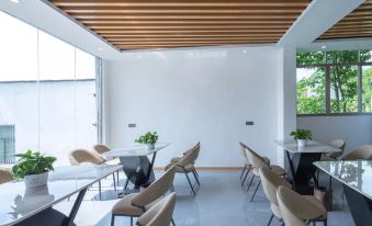 Mountain Retreat B&B (Huangguoshu Waterfall Scenic Area Branch)