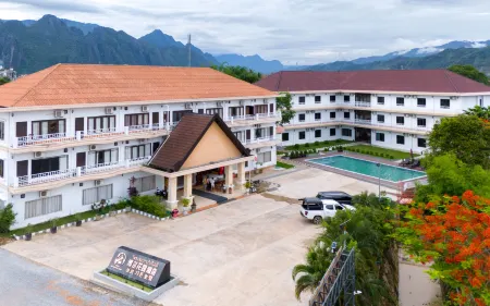 Bor Garden Hotel Отели рядом с достопримечательностью «Wat That»