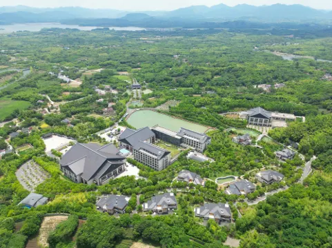 Yixing Shenshangu Resort Hotel (Dajue Temple Yunhu Scenic Area)