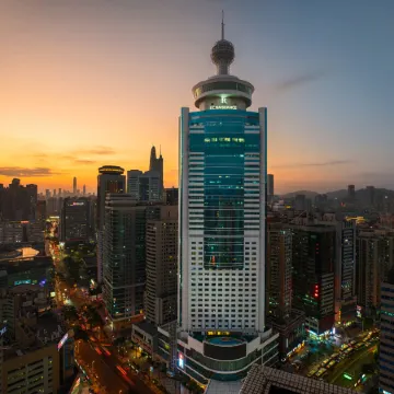 Renaissance Shenzhen Luohu Hotel Отели рядом с достопримечательностью «КингГлори Плаза»