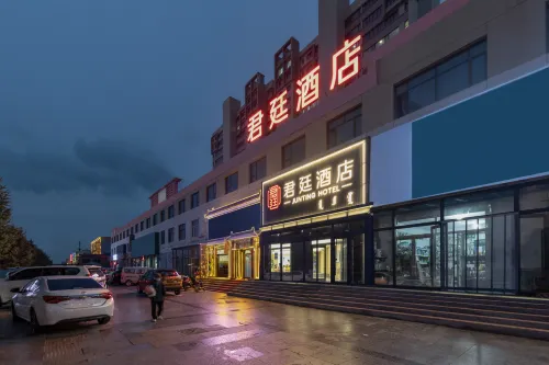 Zhenglan Banner Shangdu Town Junting Hotel - parcheggio