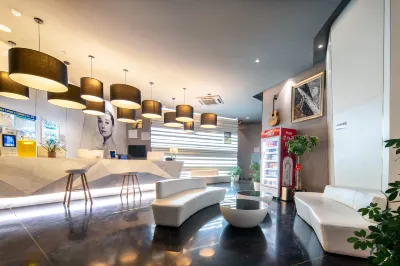 Beijing Blue Fish Wisdom Hotel (Beijing Olympic Sports Center Lishuiqiao South Subway Station) Hotels near Dongxiaokou Forest Park