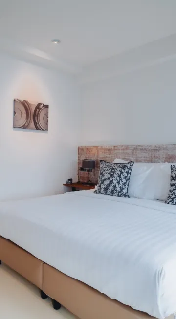 ห้องดีลักซ์ เตียงใหญ่ พร้อมระเบียง