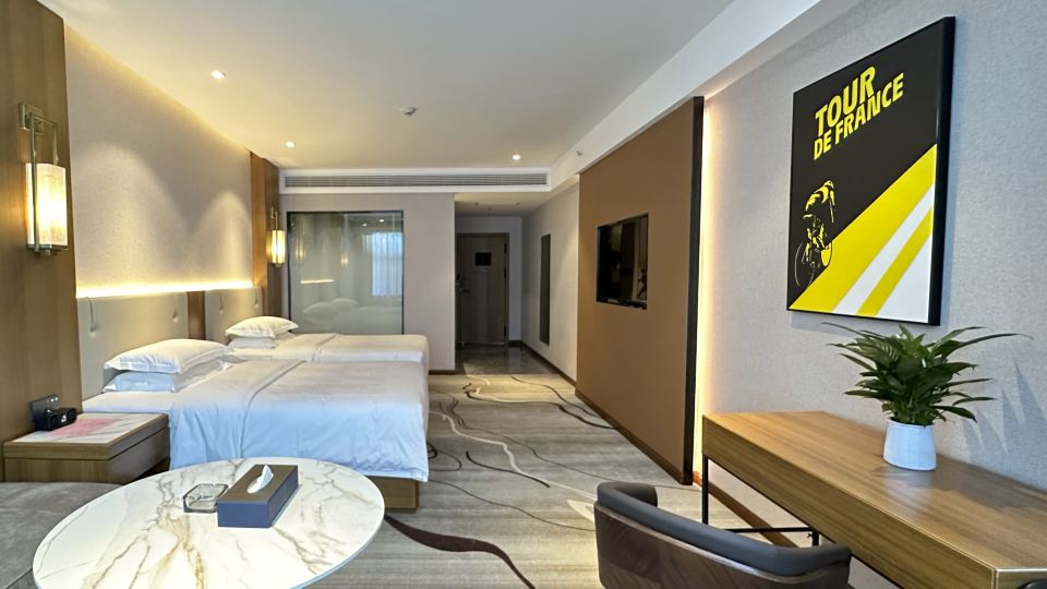 Xing Hotel (Huaihua High Speed Railway South Station Sports Center)