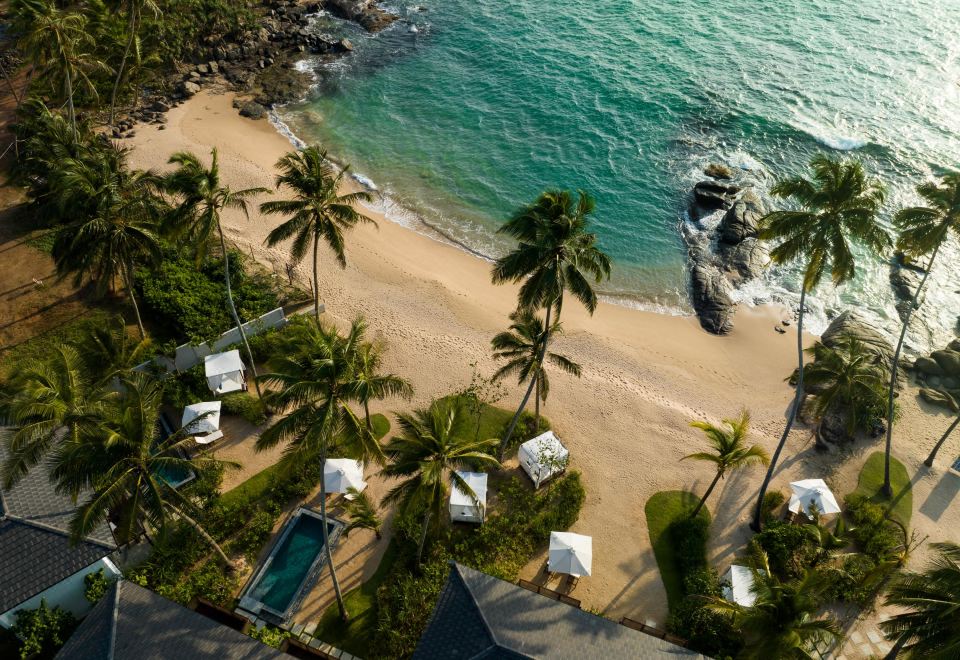 Hotel Ahu Bay, Exterior, Garden