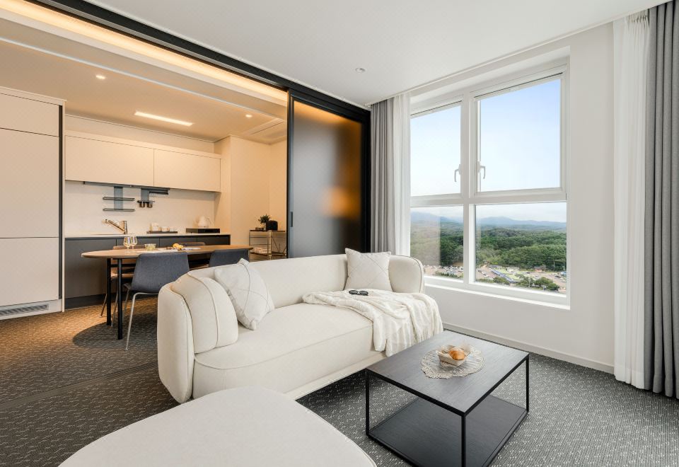 어반스테이 낙산해변의 신축 건물 로비 또는 공용 공간 이미지입니다.