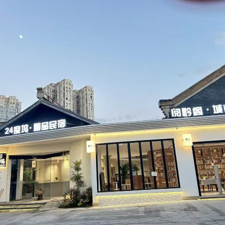 24° North Latitude Theme Hotel