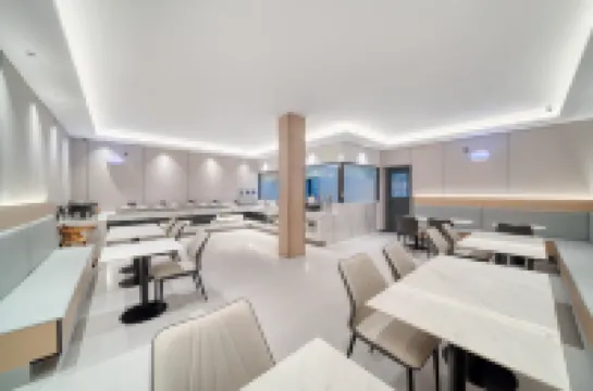 Homeinn Fairyland Hotel (Longyou People's Government South Gate)