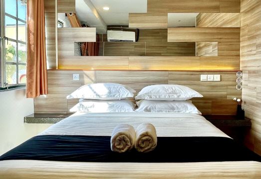 세렘반 호텔 추천