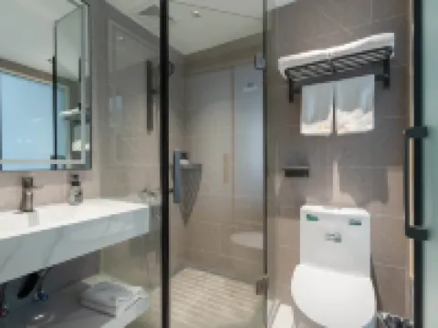 Chibi Lake Holiday Hotel (Xinjiekou Commercial Street) Hotels in Chibi