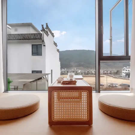 Wuyuan · Tranquil Time: Day Coffee & Night Wine Vacation Guesthouse (Huangling Scenic Area Branch)