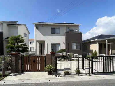 Private villa, 3-minute walk to the beach, 15-minute drive to the airport Hôtels à : 