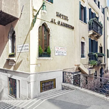 Antica Locanda Al Gambero Отели рядом с достопримечательностью «Музей Коррер»