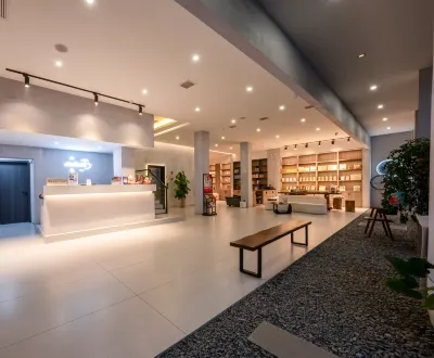 Shanya Light Luxury Intelligent Courtyard Hotel (Zhangjiajie National National Forest Park Store)
