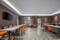 Waiting Qingju Hotel (Shanghai Hongqiao Airport National Convention and Exhibition Center) - مطابخ