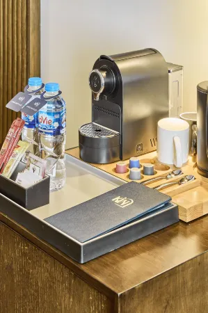 Kin Hotel Thi Sach Отели рядом с достопримечательностью «Hutech University of Technology»