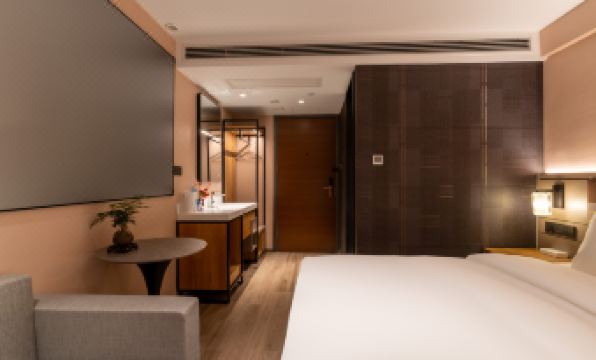 Royal Court Hotel (Shanghai Houtan Subway Station Branch)