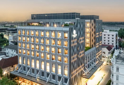 2. 더블트리 바이 ..