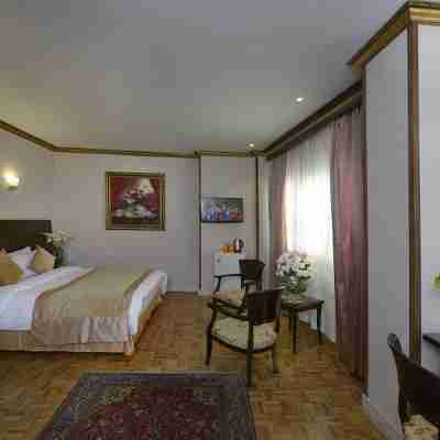 Ferdowsi Grand Hotel Rooms