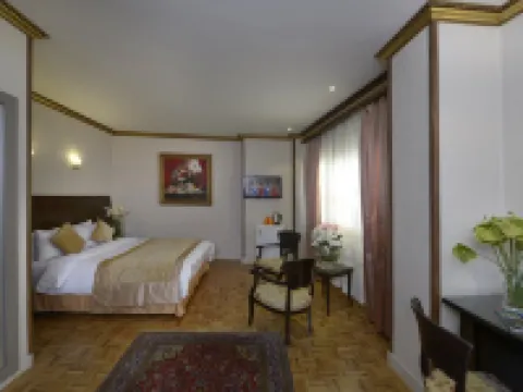 Ferdowsi Grand Hotel โรงแรมในเตหะราน