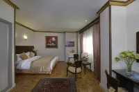 Ferdowsi Grand Hotel