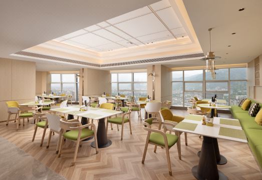 홈2 스위트 바이 힐튼 청두 두장옌 조식