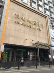 Sunshine Grand Hotel (Guiyang Qianlingshan Park Beijing Road Subway Station) Hotels near Jiefang Renmin Yingxiong Monument