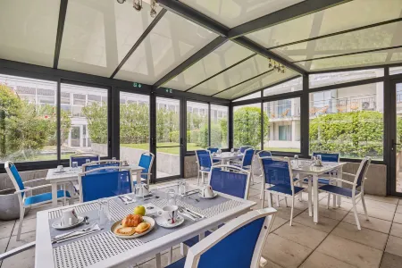 Appart'hôtel Odalys City Le Clos de la Chartreuse Отели рядом с достопримечательностью «la Bastide du Jas de Bouffan»