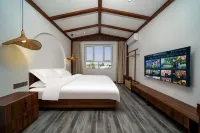 North Latitude 43° Homestay - bar