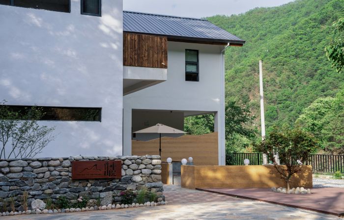 Hillside Courtyard Guesthouse