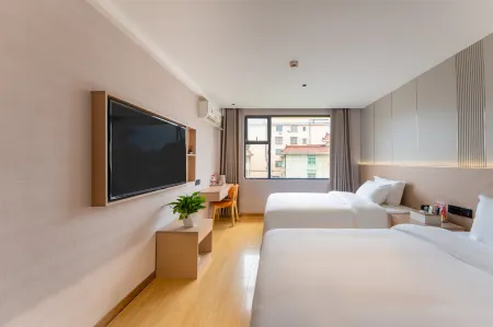 Nanyan Quanji Hotel (Yiyang Pedestrian Street Branch) Отели рядом с достопримечательностью «Old Man Peak»