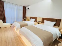 Meet Zhanju (Qingyuan Changlong Subway Station Shop ) 칭위안 창룽 휴양지 주변 호텔