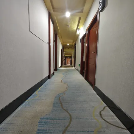 Wusu Ruihua Business Hotel